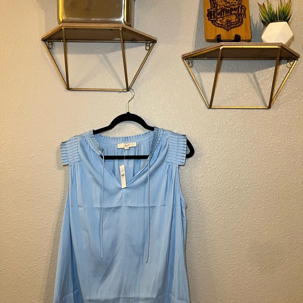 LOFT Blue Sleeveless Pleated Blouse - Picture 1 of 6